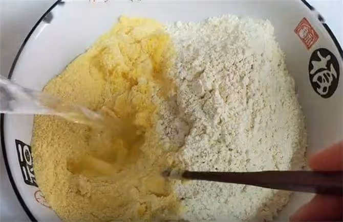 一碗玉米面,2碗黃米麵,教你黃米麵棗饃,鬆軟粘糯,做法簡單