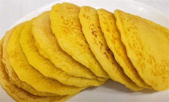 一碗玉米面,不用油,不用糖,10分鐘就可以搞定的早餐玉米鬆餅