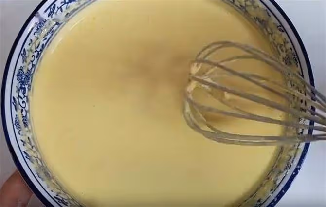 一碗玉米面,不用油,不用糖,10分鐘就可以搞定的早餐玉米鬆餅