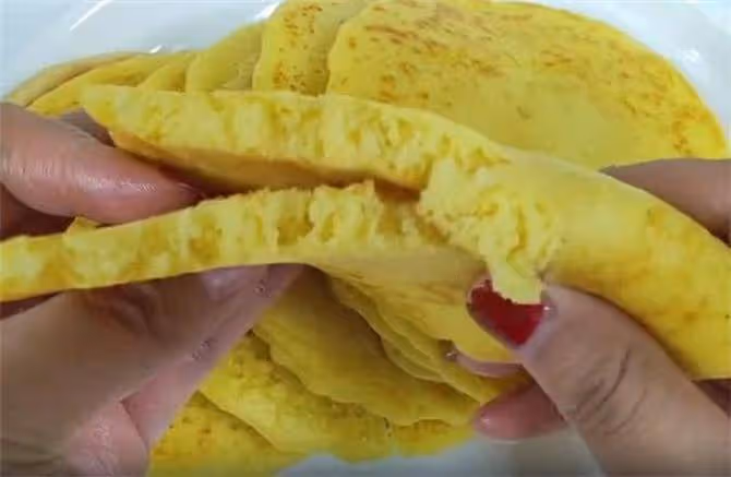 一碗玉米面,不用油,不用糖,10分鐘就可以搞定的早餐玉米鬆餅