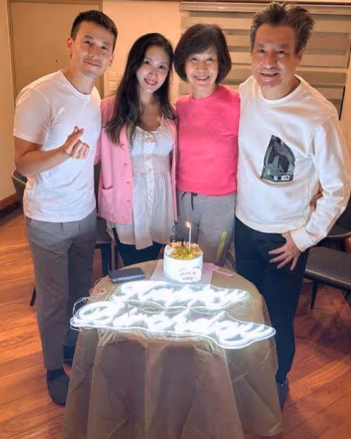 香港知名戲骨石修近況曝光!聽力僅剩六成,曾一度需要戴助聽器