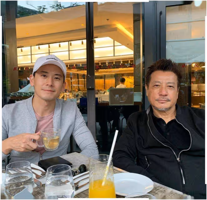 香港知名戲骨石修近況曝光!聽力僅剩六成,曾一度需要戴助聽器