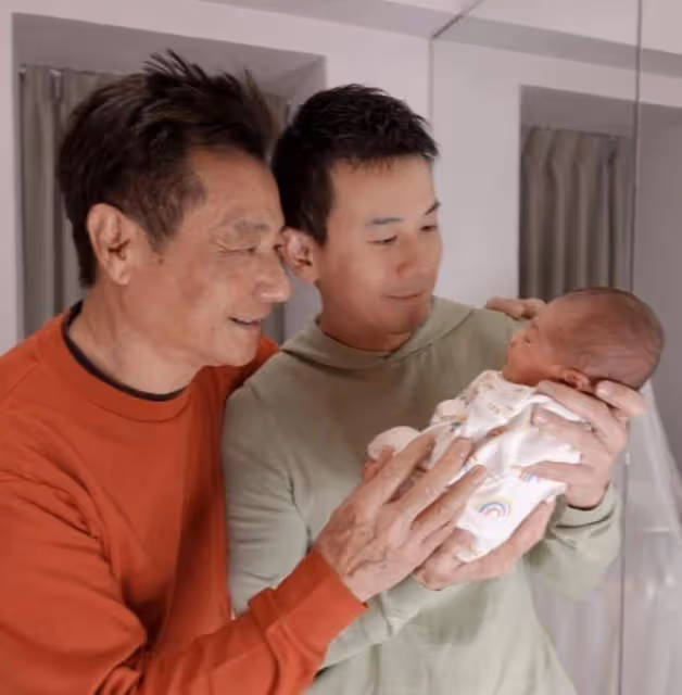 香港知名戲骨石修近況曝光!聽力僅剩六成,曾一度需要戴助聽器