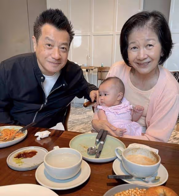 香港知名戲骨石修近況曝光!聽力僅剩六成,曾一度需要戴助聽器