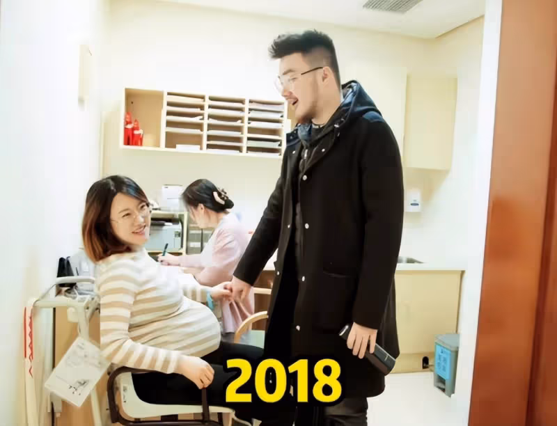 巴圖夫婦慶相戀十周年，絕美婚紗照首曝光，宋丹丹懷抱倆孫笑開懷