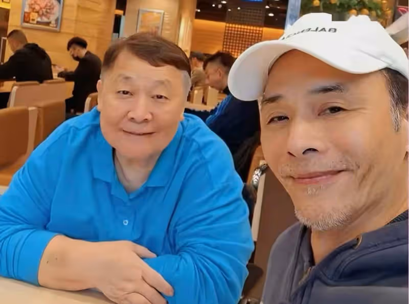 突發!TVB老戲骨秦煌意外跌倒送醫,與子女關係疏遠常年獨居酒店