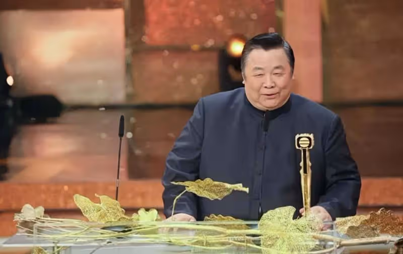 突發!TVB老戲骨秦煌意外跌倒送醫,與子女關係疏遠常年獨居酒店