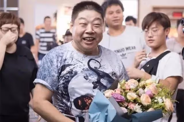 德雲社關九海清晨發文,官宣與張霄白裂穴,評論區留言令人心酸