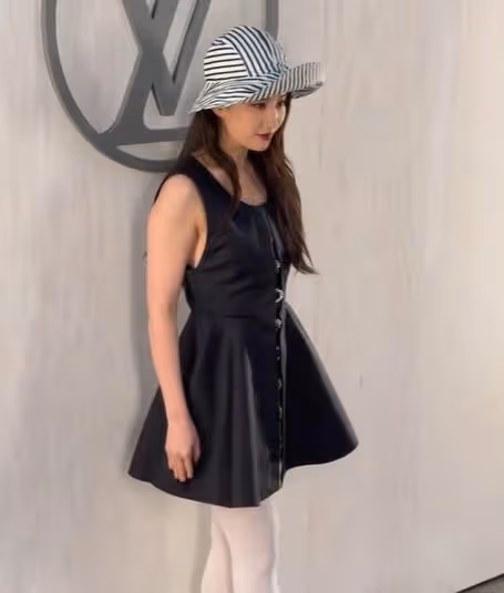 當32歲周冬雨撞衫36歲劉亦菲,終於明白氣質在顏值面前不值一提