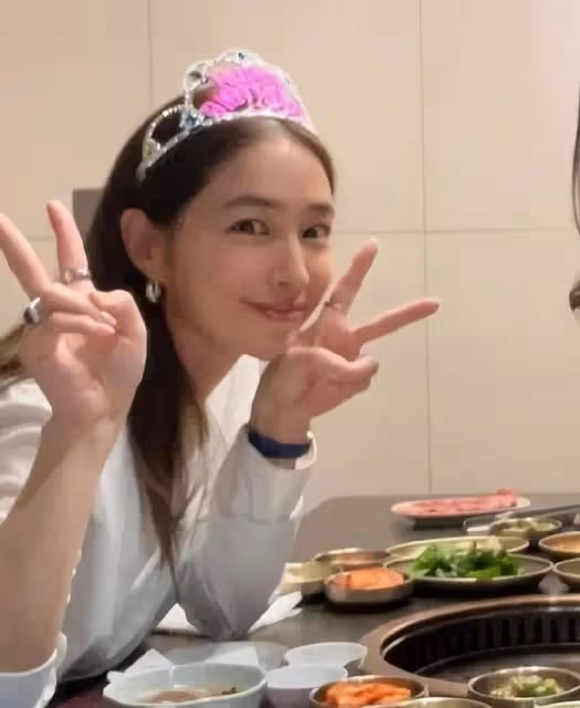 韓國知名演員夫妻，在女兒百天前，去著名寺廟春遊，為家人祈福