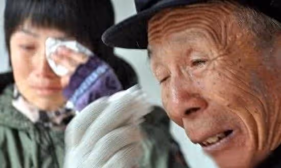 我月入八千 妯娌生雙胞胎滿月時我隨禮一萬 聽到婆媳對話我淚目