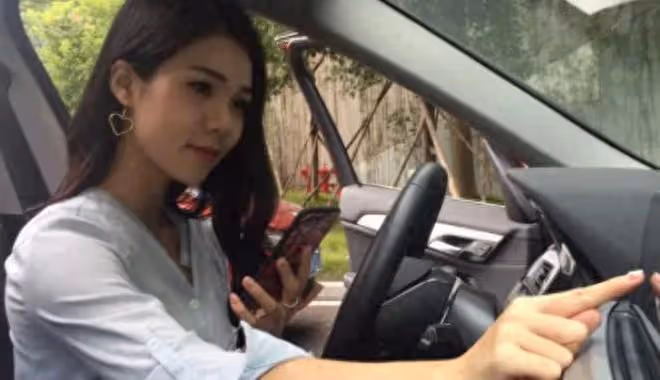 開車送女同事回老家，連頓飯都不請我吃，把她扔在高速上並拉黑了