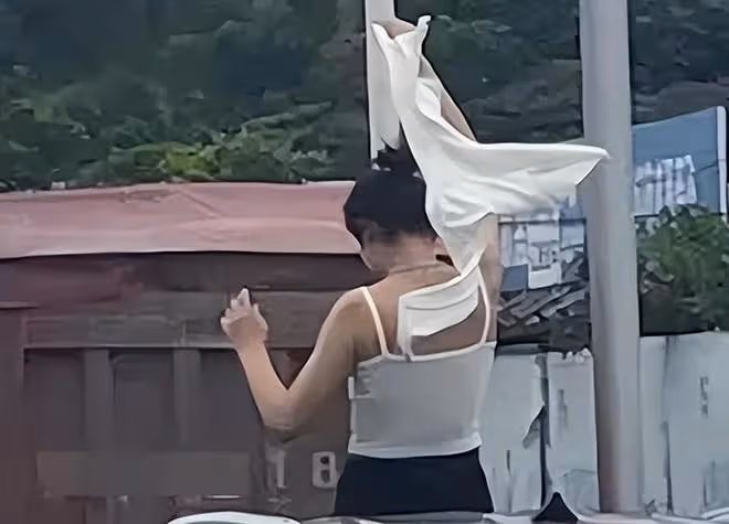 開車送女同事回老家，連頓飯都不請我吃，把她扔在高速上並拉黑了