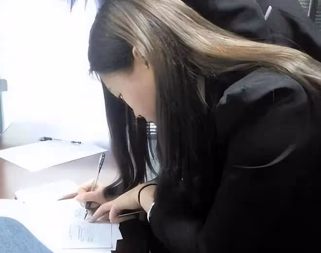 女同事叫我幫做策劃案，做好後反被她責怪，要我對此事負全責