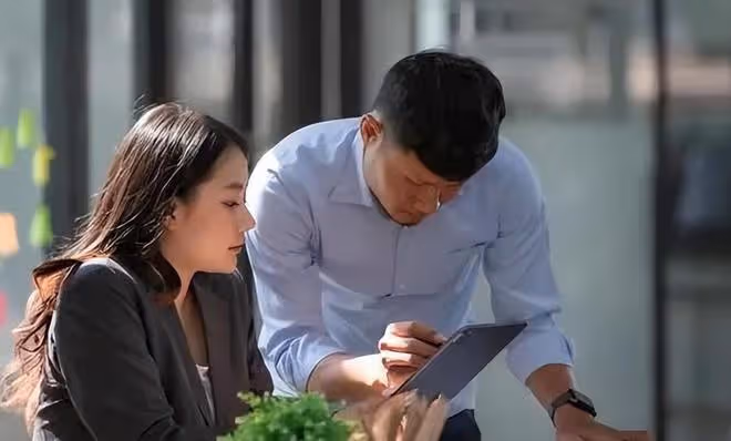 女同事叫我幫做策劃案，做好後反被她責怪，要我對此事負全責