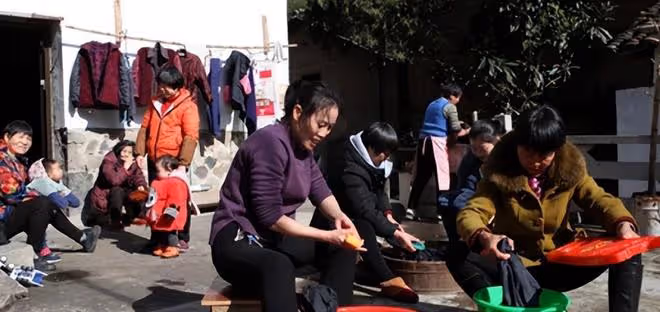 農村老人常說：「衣服不能晚上洗」，啥意思，有什麼道理和講究？