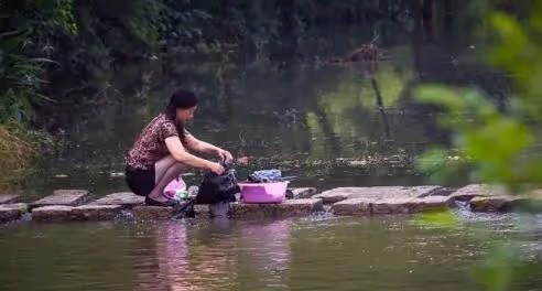 農村老人常說：「衣服不能晚上洗」，啥意思，有什麼道理和講究？