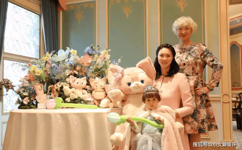 惠若琪攜媽媽女兒出遊,3歲女兒露全貌顏值高,三代人共用一張臉