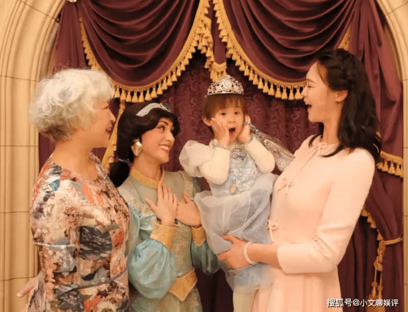 惠若琪攜媽媽女兒出遊,3歲女兒露全貌顏值高,三代人共用一張臉