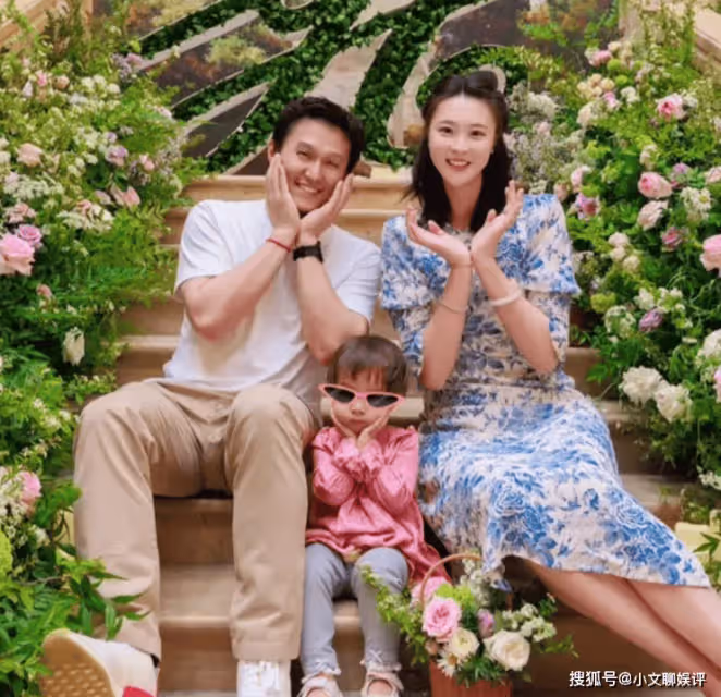惠若琪攜媽媽女兒出遊,3歲女兒露全貌顏值高,三代人共用一張臉