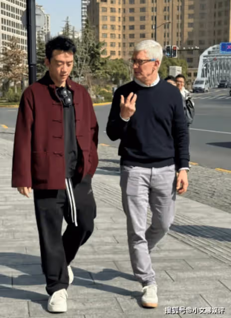 鄭愷為蘋果手機做宣傳,與蘋果CEO庫克散步吃飯,跨界合作引熱議