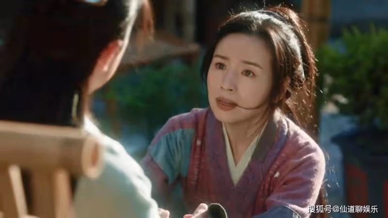 又被張天愛驚艷了!「葫蘆」身材前凸後翹,後背露出一塊白到發光