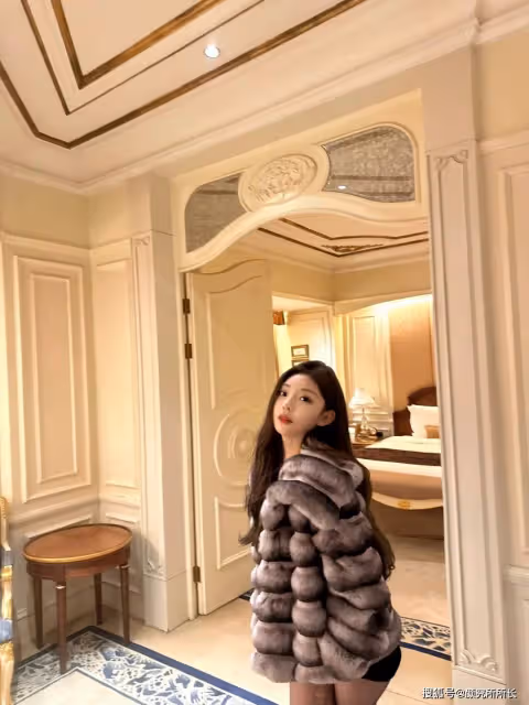 178cm 極品尤物時尚穿搭:灰色奢華皮草外套 盡顯高貴氣質