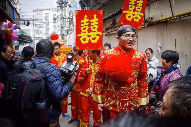 沒有6萬下車費不嫁」新娘等半天沒人開門，去宴會發現換了新娘