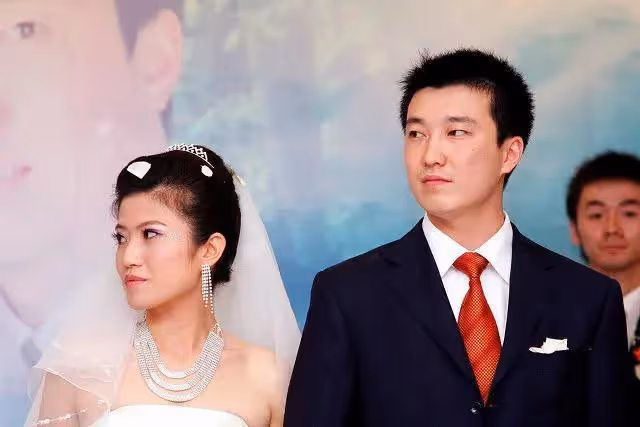 沒有6萬下車費不嫁」新娘等半天沒人開門,去宴會發現換了新娘