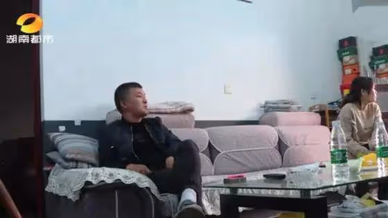妻子背叛婚姻與他人生子,離婚後央求前夫讓孩子落戶,前夫:不行