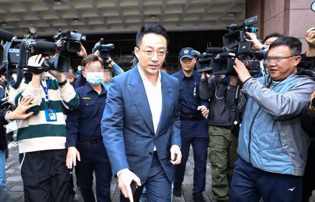 S媽痛哭稱汪小菲欠上億不還,做人要有良心,今生不還來生還