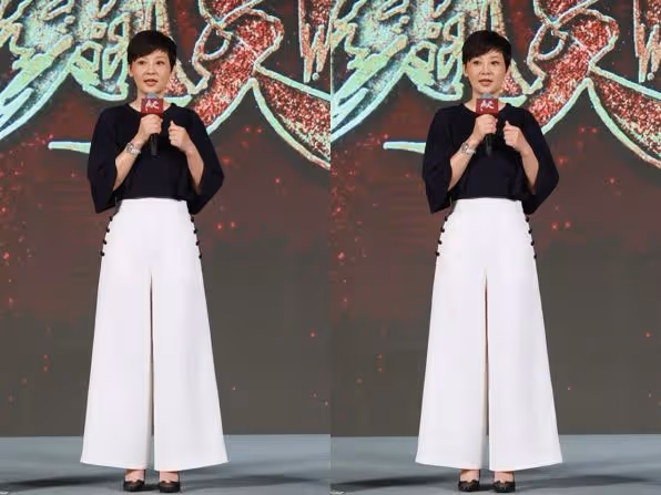 馮小剛妻子徐帆看著哪像50+,笑起來雖然有皺紋,仍擋不住好氣質