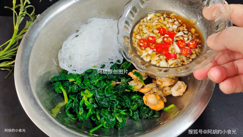 春天該吃它,頭茬一口賽人參!和魔芋絲一拌,低脂高纖維,一口營養滿口春好味