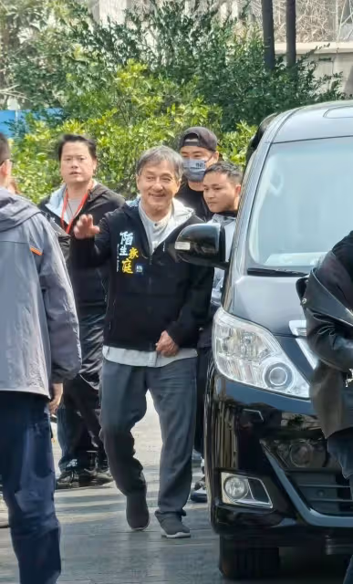 成龍近態引爭議!洪金寶霸氣維護成龍:說老的人根本就沒有機會老