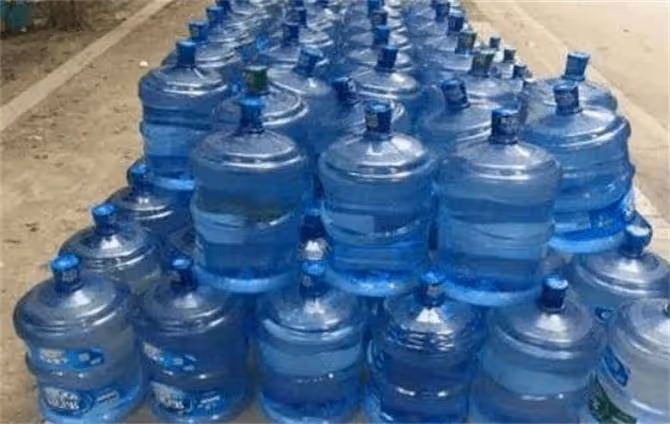 你家經常買桶裝水喝嗎?教你幾招挑選方法,提醒家人以後別被誤導