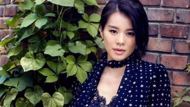 曾被稱「最丑」港姐,戀愛8年未果,後閃婚生3個兒子,她幸福嗎?
