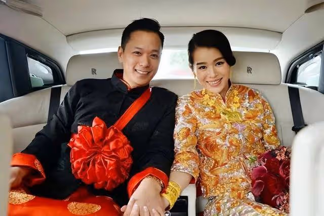 曾被稱「最丑」港姐,戀愛8年未果,後閃婚生3個兒子,她幸福嗎?