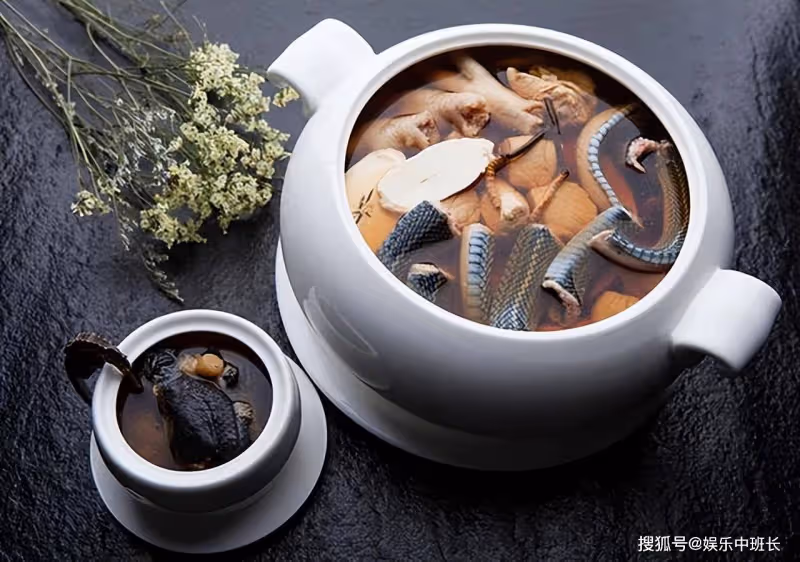 遼寧男子吃蛇竟然變「蛇人」,身上長出鱗片,蛇肉究竟能不能吃?