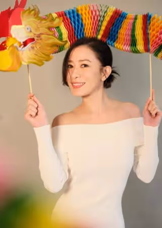 捕獲野生佘詩曼!零遮掩搭飛機全被拍 48歲真實膚況曝光