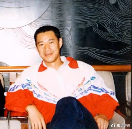 吃中國飯卻親美辱華，寧願撿垃圾也不回國的呂麗萍？如今悄悄回來了