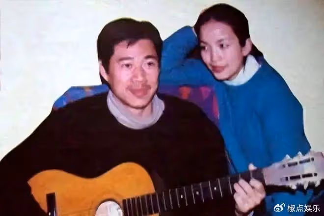 吃中國飯卻親美辱華，寧願撿垃圾也不回國的呂麗萍？如今悄悄回來了