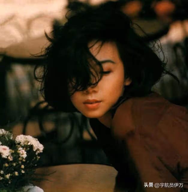 歌后林憶蓮：李宗盛為她離婚，遭初戀陳輝虹拋棄，如今成人生贏家