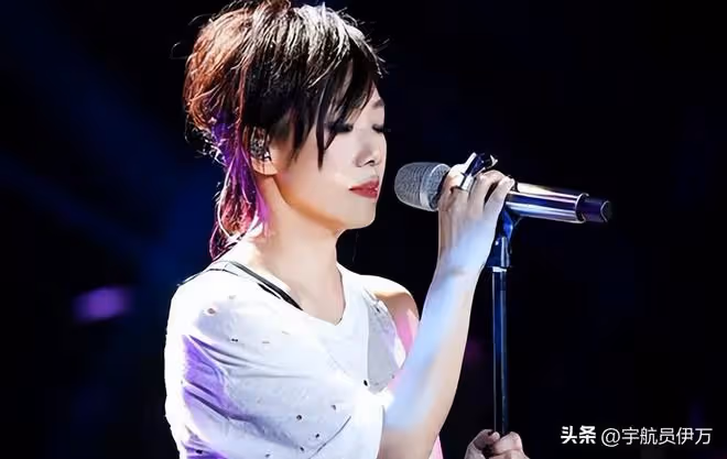 歌后林憶蓮:李宗盛為她離婚,遭初戀陳輝虹拋棄,如今成人生贏家