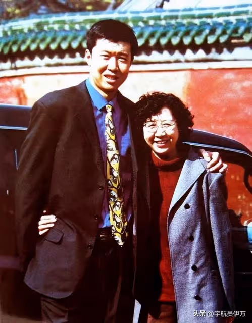 王治郅:一婚娶高官女兒,二婚娶小13歲美女主持,如今成人生贏家