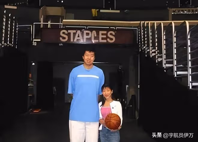 王治郅:一婚娶高官女兒,二婚娶小13歲美女主持,如今成人生贏家