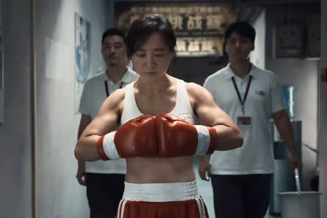 夢幻同框!吳彥祖曬與賈玲自拍合照,女方太開心笑出滿臉褶子