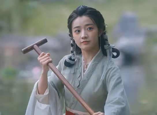 《與鳳行》出圈理由:董潔的演技,黃羿的臉蛋,趙麗穎的衣品