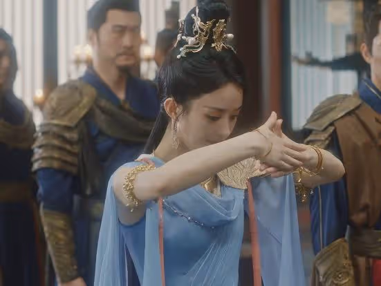 《與鳳行》出圈理由:董潔的演技,黃羿的臉蛋,趙麗穎的衣品