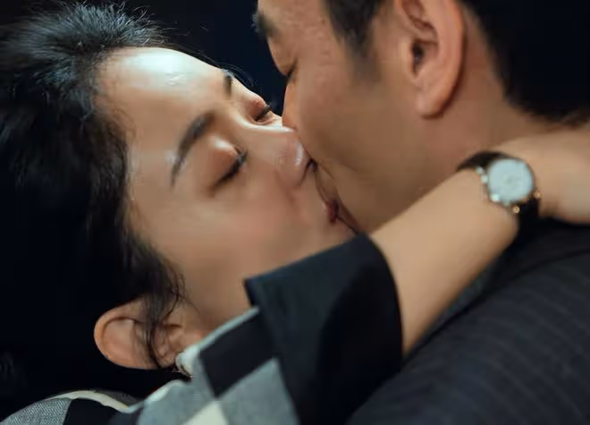 同樣是趙麗穎演的吻戲,《與鳳行》和《風吹半夏》差距咋那麼大呢