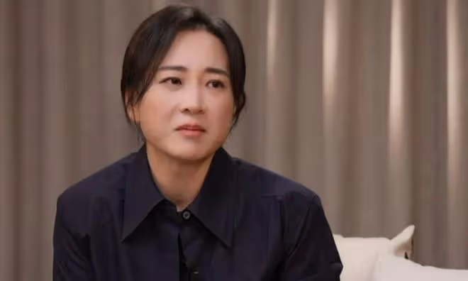 41歲賈玲生圖太真實，大笑時皺紋又深又多，比減肥前顯老很多